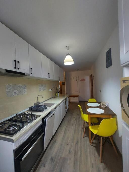 Apartament Spatios In Braşov Esterno foto